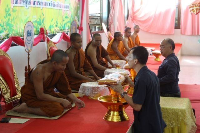 คุณอรุณ อินเจริญศักดิ์ ประธานเจ้าหน้าที่ฝ่ายปฏิบัติการ บริษัท เกลือพิมาย จำกัด และบริษัทในเครือ ร่วมเป็นเจ้าภาพทอดกฐิน ณ วัดป่าบุ่งตะขบ