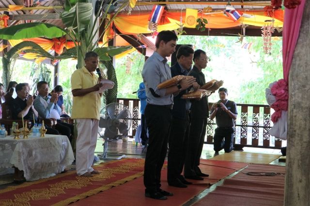 คุณอรุณ อินเจริญศักดิ์ ประธานเจ้าหน้าที่ฝ่ายปฏิบัติการ บริษัท เกลือพิมาย จำกัด และบริษัทในเครือ ร่วมเป็นเจ้าภาพทอดกฐิน ณ วัดบ้านตำแย