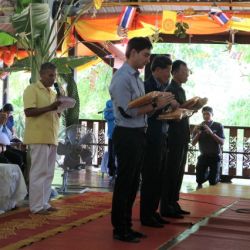 คุณอรุณ อินเจริญศักดิ์ ประธานเจ้าหน้าที่ฝ่ายปฏิบัติการ บริษัท เกลือพิมาย จำกัด และบริษัทในเครือ ร่วมเป็นเจ้าภาพทอดกฐิน ณ วัดบ้านตำแย