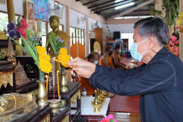 คุณอรุณ อินเจริญศักดิ์ ประธานเจ้าหน้าที่ฝ่ายปฏิบัติการ บริษัท เกลือพิมาย จำกัด และบริษัทในเครือ ร่วมเป็นเจ้าภาพทอดกฐิน