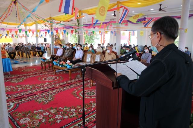 คุณอรุณ อินเจริญศักดิ์ ประธานเจ้าหน้าที่ฝ่ายปฏิบัติการ บริษัท เกลือพิมาย จำกัด และบริษัทในเครือ ร่วมเป็นเจ้าภาพทอดกฐิน