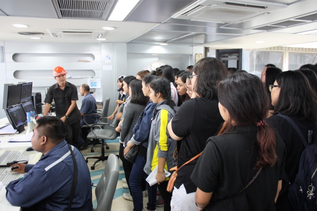 The group of faculty and students (75 person) from Faculty of Engineering, Ubon Ratchathani University, visit the manufacturing plant scope of produce pure vacuum salt using brine
