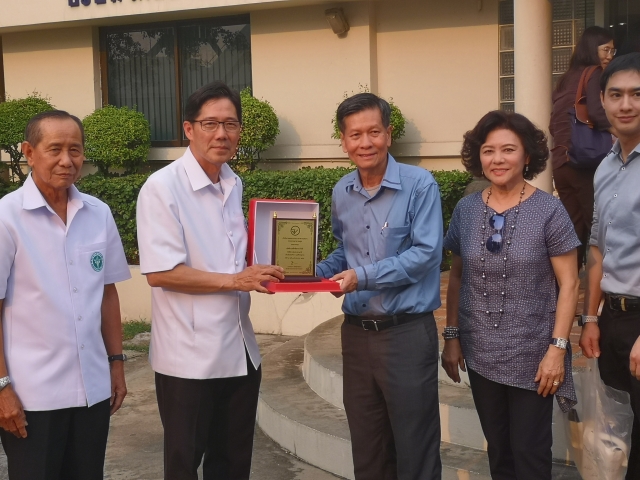 Dr.Seri Tuchinda, Head Advisor to Ministry of Public Health and the Board.(18 Persons) Visit salt plant operation